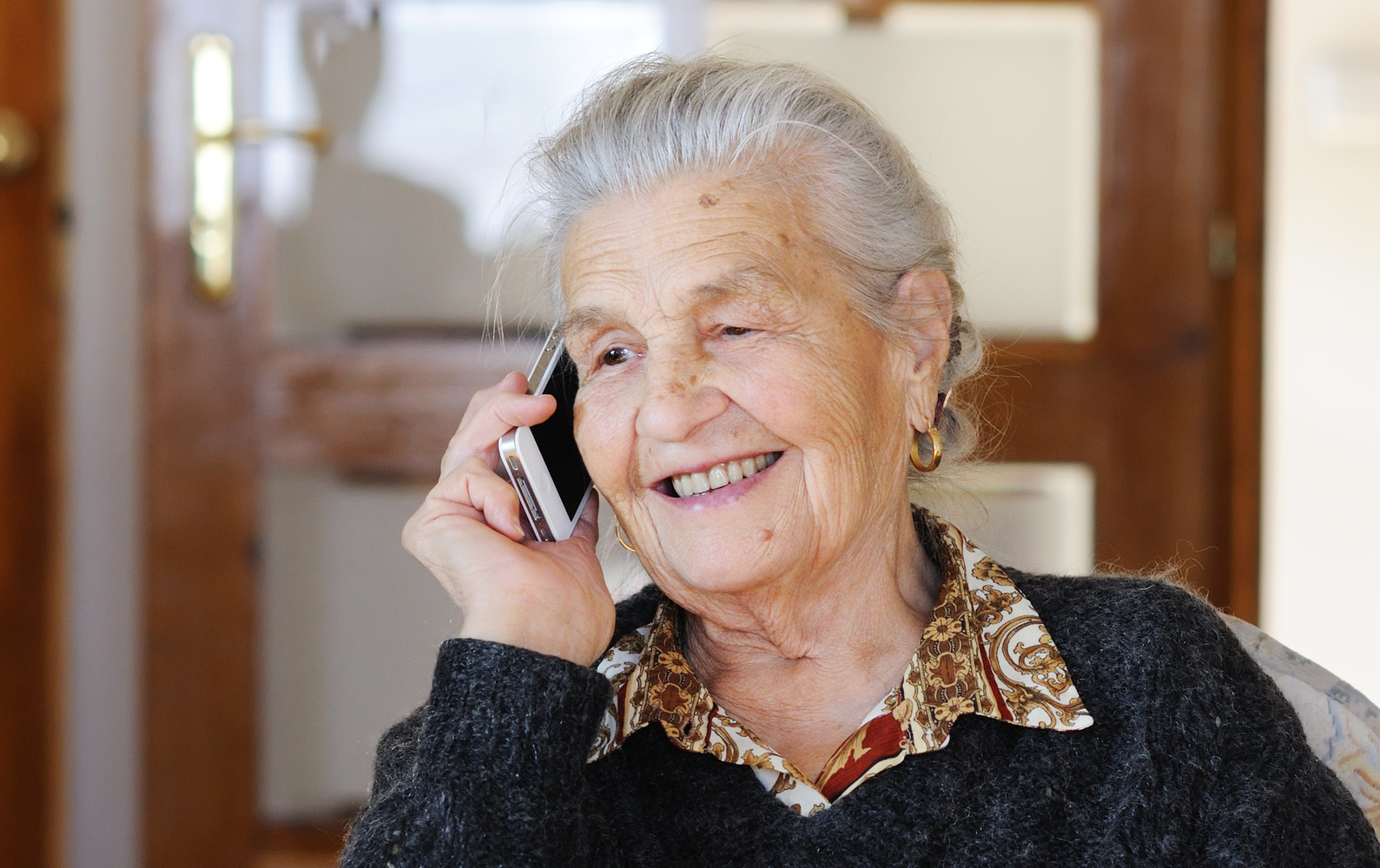 10 Useful Phones Hacks for Seniors
